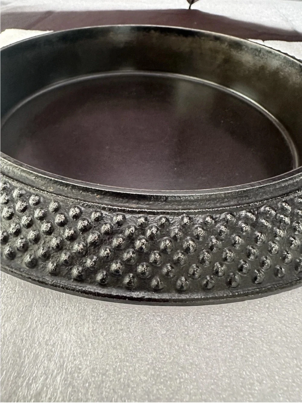 VTG Japanese heavy cast iron sukiyaki nabe (hot pot) textured hobnail rim nambu